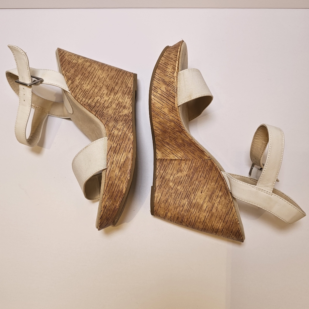 Nine & Co white wedges size 9M US heel height 4.5 inches